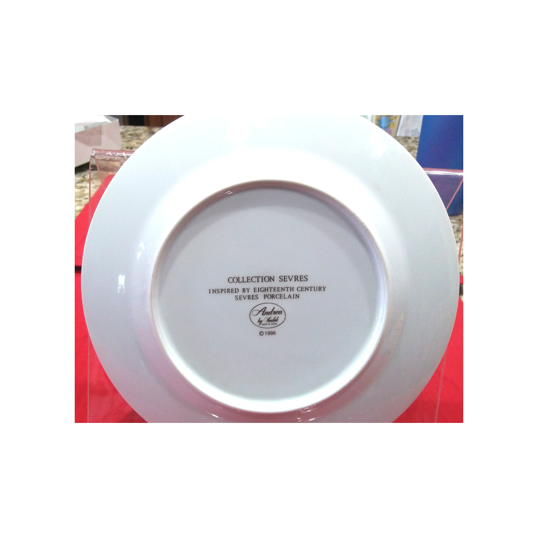ANTIQUE SERVES GREEN PLATE