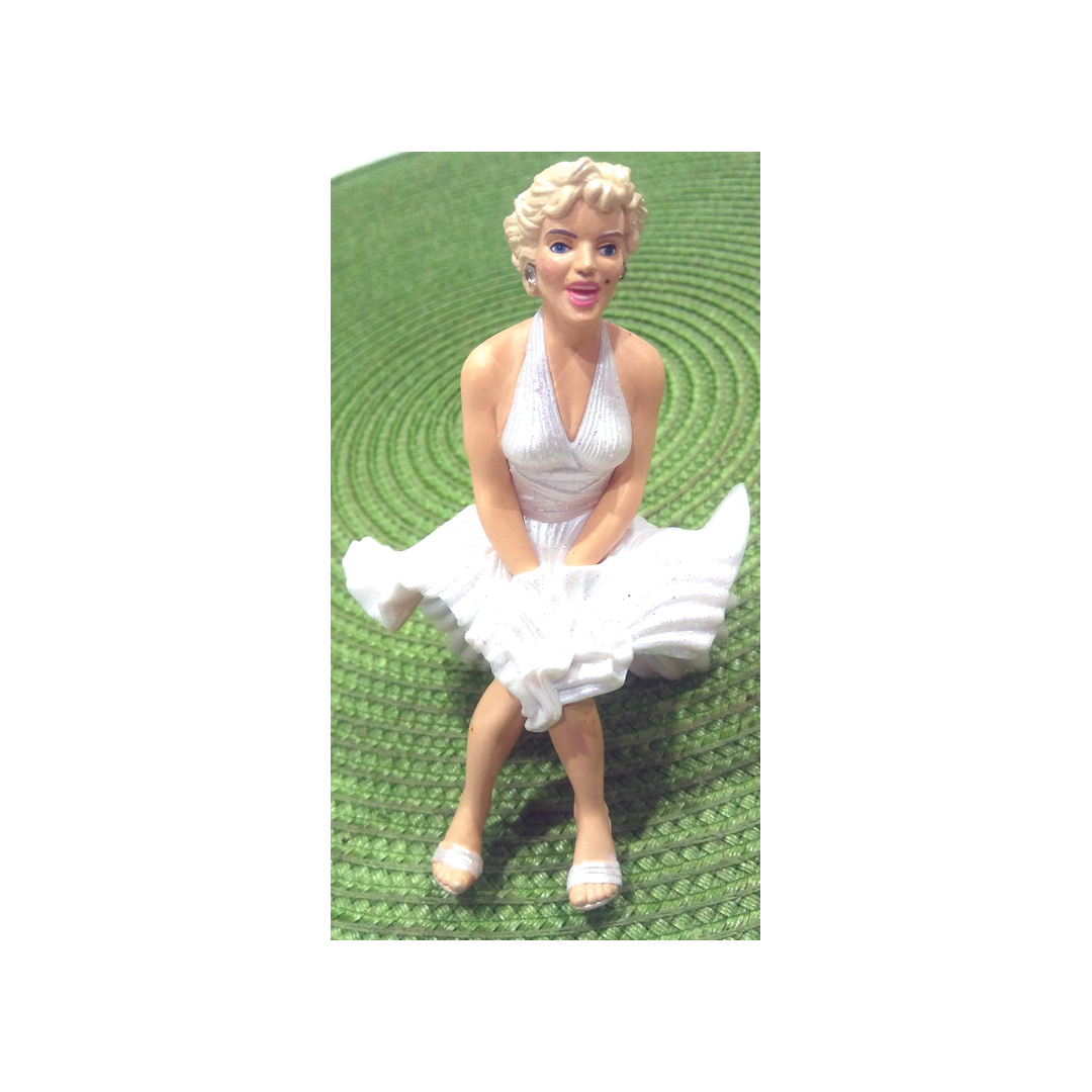 MARILYN MONROE 7 YEAR ITCH ORNAMENT