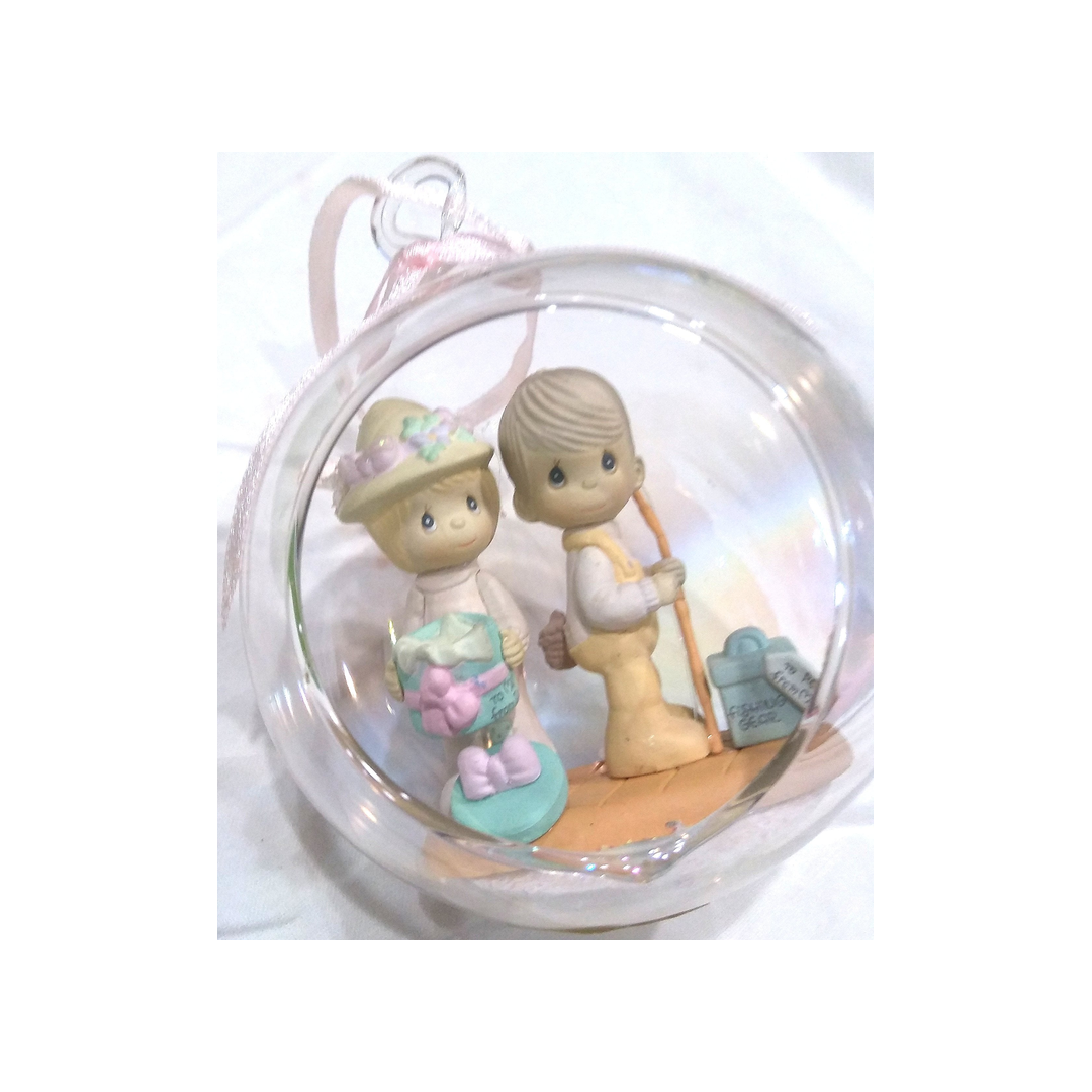 PRECIOUS MOMENTS MERRY DREAMS ORNAMENT