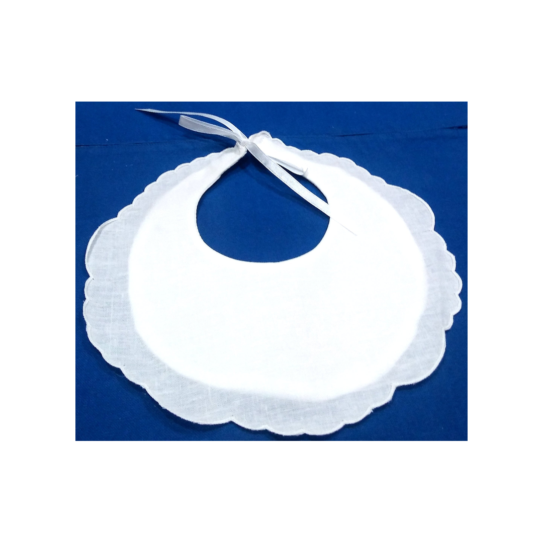 WHITE COLLAR BIB WITH SCALLOP EDGE